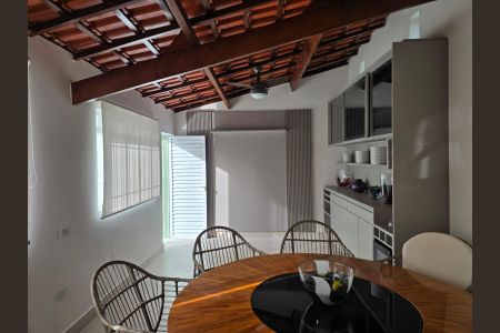Casa à venda com 300m², 4 quartos e 4 vagas Casa à venda com 300m², 4 quartos e 4 vagasEspaço Gourmet