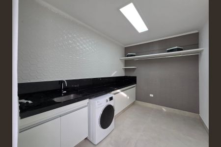 Casa à venda com 300m², 4 quartos e 4 vagas Casa à venda com 300m², 4 quartos e 4 vagasÁrea de Serviço