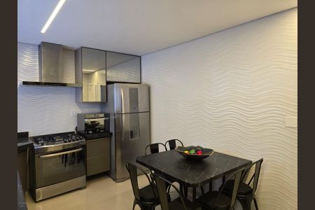 Casa à venda com 300m², 4 quartos e 4 vagas Casa à venda com 300m², 4 quartos e 4 vagasCozinha