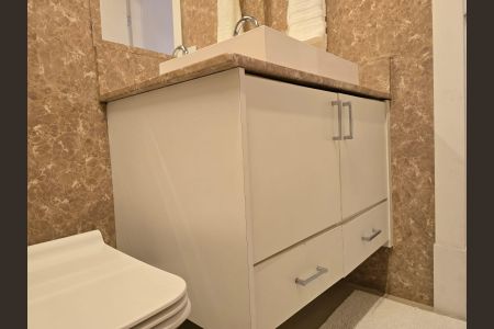 Casa à venda com 300m², 4 quartos e 4 vagas Casa à venda com 300m², 4 quartos e 4 vagasBanheiro da Suíte 2
