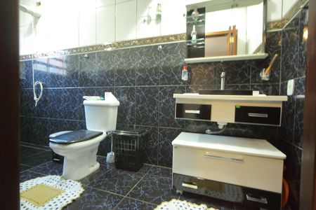 Casa à venda com 156m², 2 quartos e 2 vagasBanheiro Suíte 2 