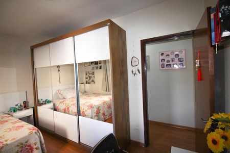 Casa à venda com 230m², 3 quartos e 2 vagas Casa à venda com 230m², 3 quartos e 2 vagasQuarto 2