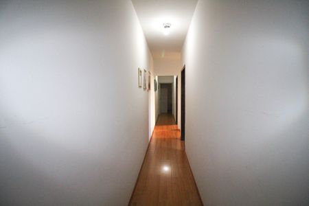 Casa à venda com 230m², 3 quartos e 2 vagas Casa à venda com 230m², 3 quartos e 2 vagasCorredor