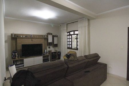 Casa à venda com 230m², 3 quartos e 2 vagas Casa à venda com 230m², 3 quartos e 2 vagasSala