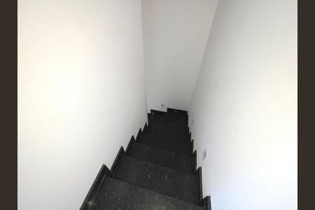 Casa para alugar com 116m², 3 quartos e 2 vagas Casa para alugar com 116m², 3 quartos e 2 vagasEscada