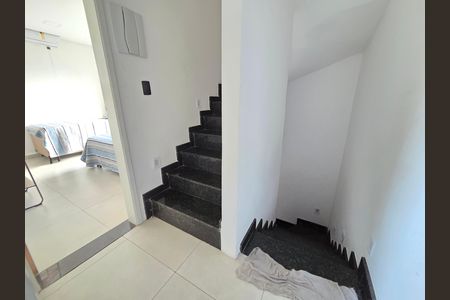 Casa para alugar com 116m², 3 quartos e 2 vagas Casa para alugar com 116m², 3 quartos e 2 vagasEscada
