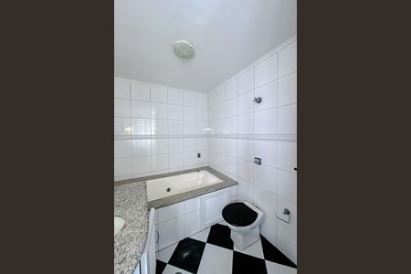 Casa à venda com 257m², 3 quartos e 2 vagasBanheiro da Suíte