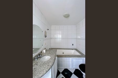 Casa à venda com 257m², 3 quartos e 2 vagasBanheiro da Suíte
