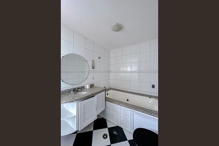 Casa à venda com 257m², 3 quartos e 2 vagasBanheiro da Suíte