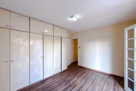 Casa à venda com 257m², 3 quartos e 2 vagasQuarto 3