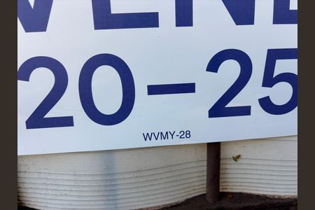 Casa à venda com 65m², 2 quartos e 2 vagas Casa à venda com 65m², 2 quartos e 2 vagasFachada