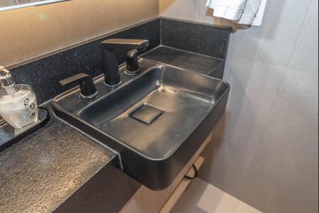 Apartamento à venda com 76m², 2 quartos e 1 vaga Apartamento à venda com 76m², 2 quartos e 1 vagaBanheiro da Suíte 2