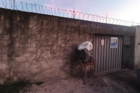 Casa para alugar com 70m², 2 quartos e 1 vaga Casa para alugar com 70m², 2 quartos e 1 vagaPLACA INSTALADA NA FACHADA