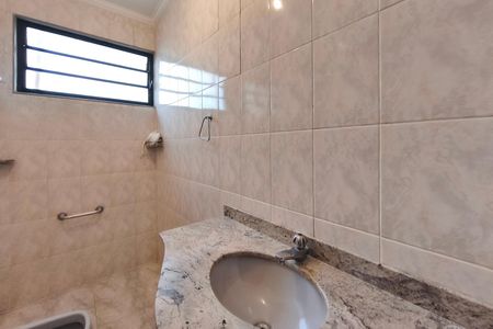 Casa para alugar com 70m², 2 quartos e 1 vaga Casa para alugar com 70m², 2 quartos e 1 vagaBanheiro