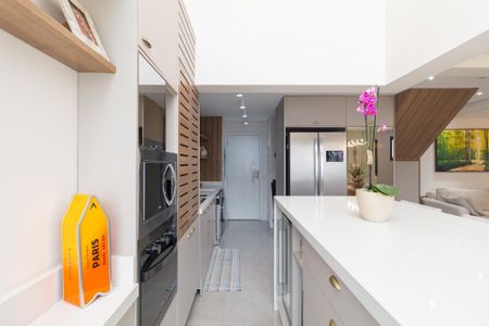 Apartamento à venda com 88m², 3 quartos e 2 vagas Apartamento à venda com 88m², 3 quartos e 2 vagasCozinha e área de serviço