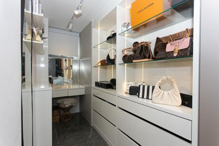 Apartamento à venda com 97m², 2 quartos e 2 vagas Apartamento à venda com 97m², 2 quartos e 2 vagasCloset do Quarto 1