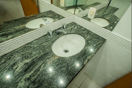 Banheiro de kitnet/studio à venda com 1 quarto, 35m² em Vila Clementino, São Paulo