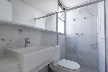 Banheiro de apartamento à venda com 1 quarto, 84m² em Anchieta, Belo Horizonte