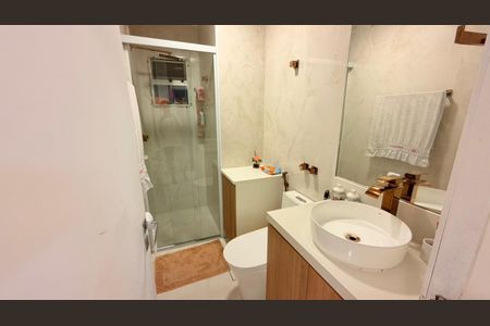 Apartamento à venda com 229m², 3 quartos e 4 vagas Apartamento à venda com 229m², 3 quartos e 4 vagasBanheiro