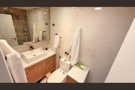 Apartamento à venda com 229m², 3 quartos e 4 vagas Apartamento à venda com 229m², 3 quartos e 4 vagasBanheiro