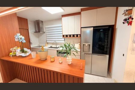 Apartamento à venda com 229m², 3 quartos e 4 vagas Apartamento à venda com 229m², 3 quartos e 4 vagasCozinha