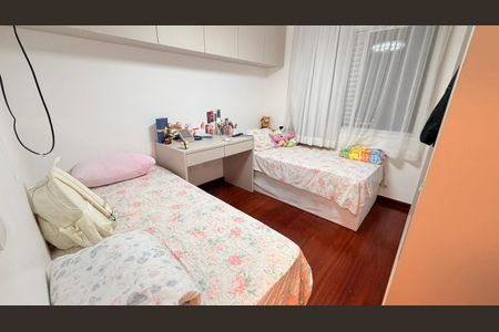 Apartamento à venda com 229m², 3 quartos e 4 vagas Apartamento à venda com 229m², 3 quartos e 4 vagasQuarto