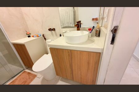Apartamento à venda com 229m², 3 quartos e 4 vagas Apartamento à venda com 229m², 3 quartos e 4 vagasBanheiro