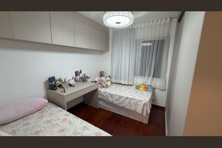 Apartamento à venda com 229m², 3 quartos e 4 vagas Apartamento à venda com 229m², 3 quartos e 4 vagasQuarto