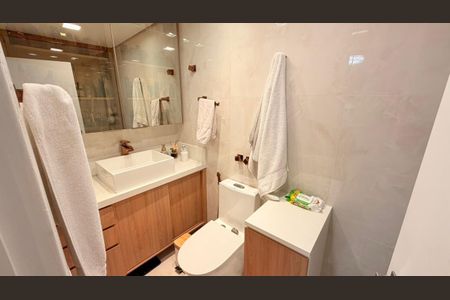 Apartamento à venda com 229m², 3 quartos e 4 vagas Apartamento à venda com 229m², 3 quartos e 4 vagasBanheiro