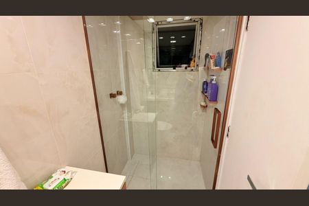 Apartamento à venda com 229m², 3 quartos e 4 vagas Apartamento à venda com 229m², 3 quartos e 4 vagasBanheiro