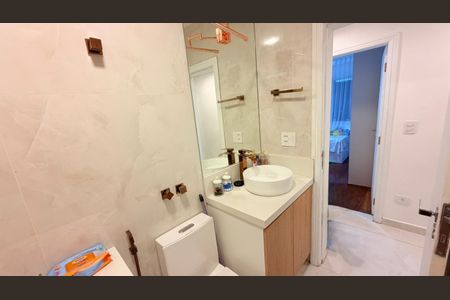 Apartamento à venda com 229m², 3 quartos e 4 vagas Apartamento à venda com 229m², 3 quartos e 4 vagasBanheiro