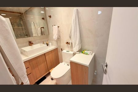 Apartamento à venda com 229m², 3 quartos e 4 vagas Apartamento à venda com 229m², 3 quartos e 4 vagasBanheiro