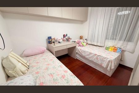Apartamento à venda com 229m², 3 quartos e 4 vagas Apartamento à venda com 229m², 3 quartos e 4 vagasQuarto
