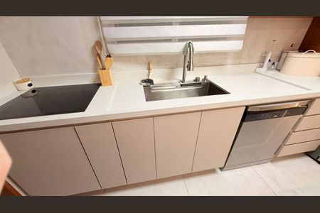 Apartamento à venda com 229m², 3 quartos e 4 vagas Apartamento à venda com 229m², 3 quartos e 4 vagasCozinha