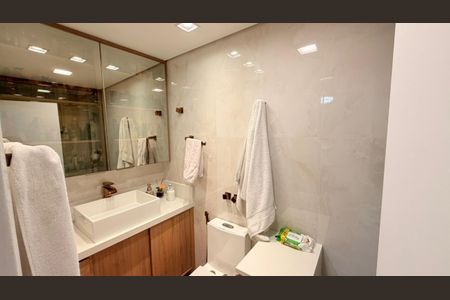 Apartamento à venda com 229m², 3 quartos e 4 vagas Apartamento à venda com 229m², 3 quartos e 4 vagasBanheiro