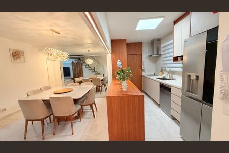 Apartamento à venda com 229m², 3 quartos e 4 vagas Apartamento à venda com 229m², 3 quartos e 4 vagasCozinha