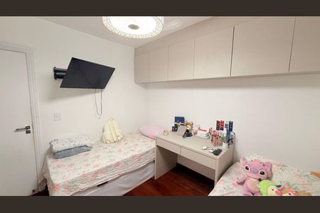 Apartamento à venda com 229m², 3 quartos e 4 vagas Apartamento à venda com 229m², 3 quartos e 4 vagasQuarto