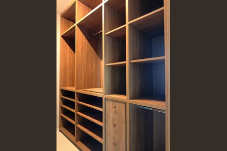 Apartamento para alugar com 151m², 2 quartos e 2 vagasCloset da suíte 2