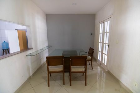 Casa à venda com 300m², 3 quartos e 4 vagasSala
