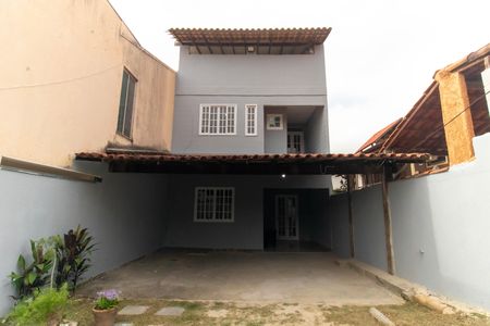 Casa à venda com 300m², 3 quartos e 4 vagasFachada