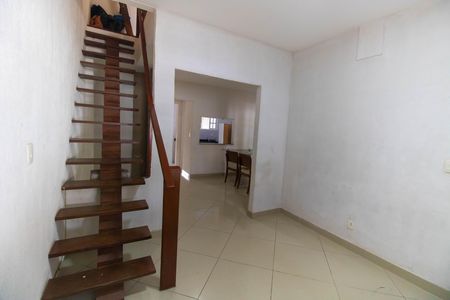 Casa à venda com 300m², 3 quartos e 4 vagasSala