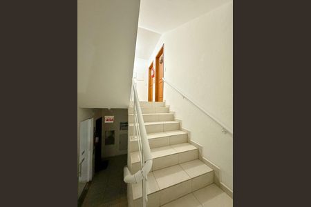 Apartamento para alugar com 61m², 2 quartos e 1 vagaEscada