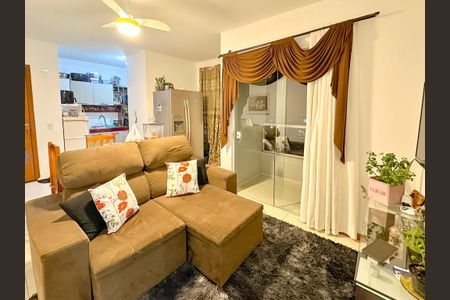 Sala de TV de apartamento para alugar com 2 quartos, 61m² em Serraria, São José