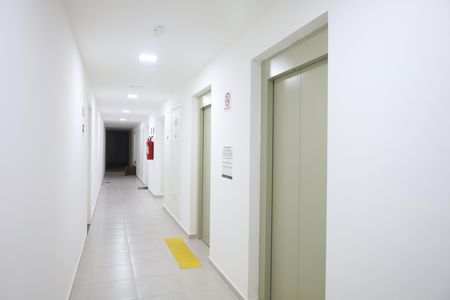Apartamento para alugar com 38m², 2 quartos e sem vagaÁrea comum - Saguão do andar