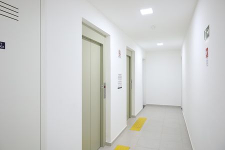Apartamento para alugar com 38m², 2 quartos e sem vagaÁrea comum - Saguão do andar