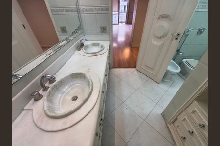 Apartamento para alugar com 200m², 3 quartos e 3 vagasBanheiro Suite 1
