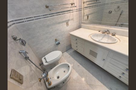 Apartamento para alugar com 200m², 3 quartos e 3 vagasBanheiro Suite 2