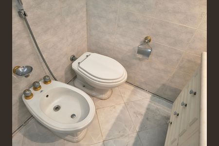 Apartamento para alugar com 200m², 3 quartos e 3 vagasSanitário - Banheiro Suite 2