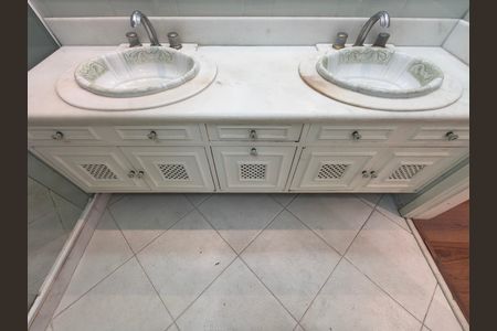 Apartamento para alugar com 200m², 3 quartos e 3 vagasBancada - Banheiro Suite 1