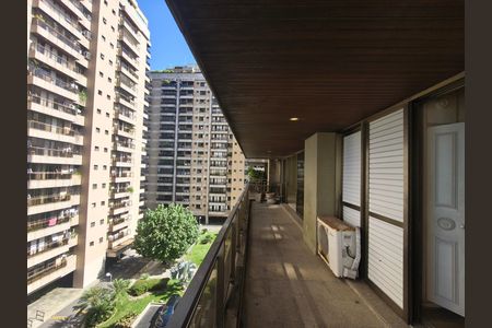 Apartamento para alugar com 200m², 3 quartos e 3 vagasVaranda 